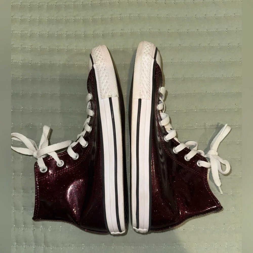 Shimmer black cherry high top Chuck Taylor converse big kids size 3. GUC